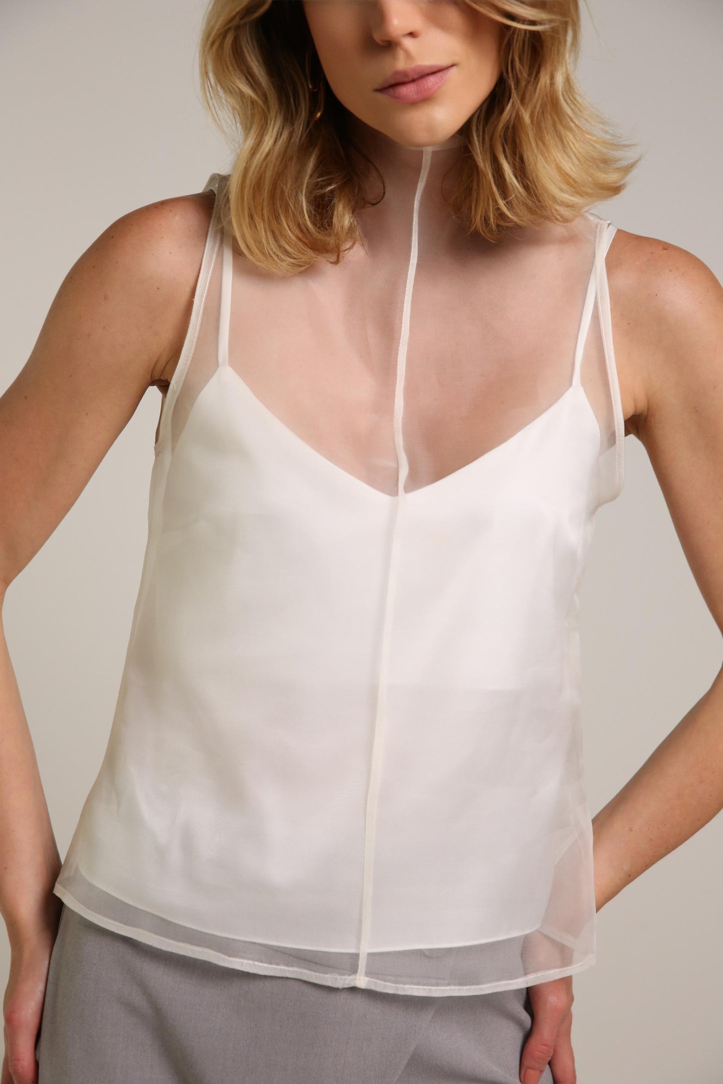 Blusa em organza de seda branca e pura