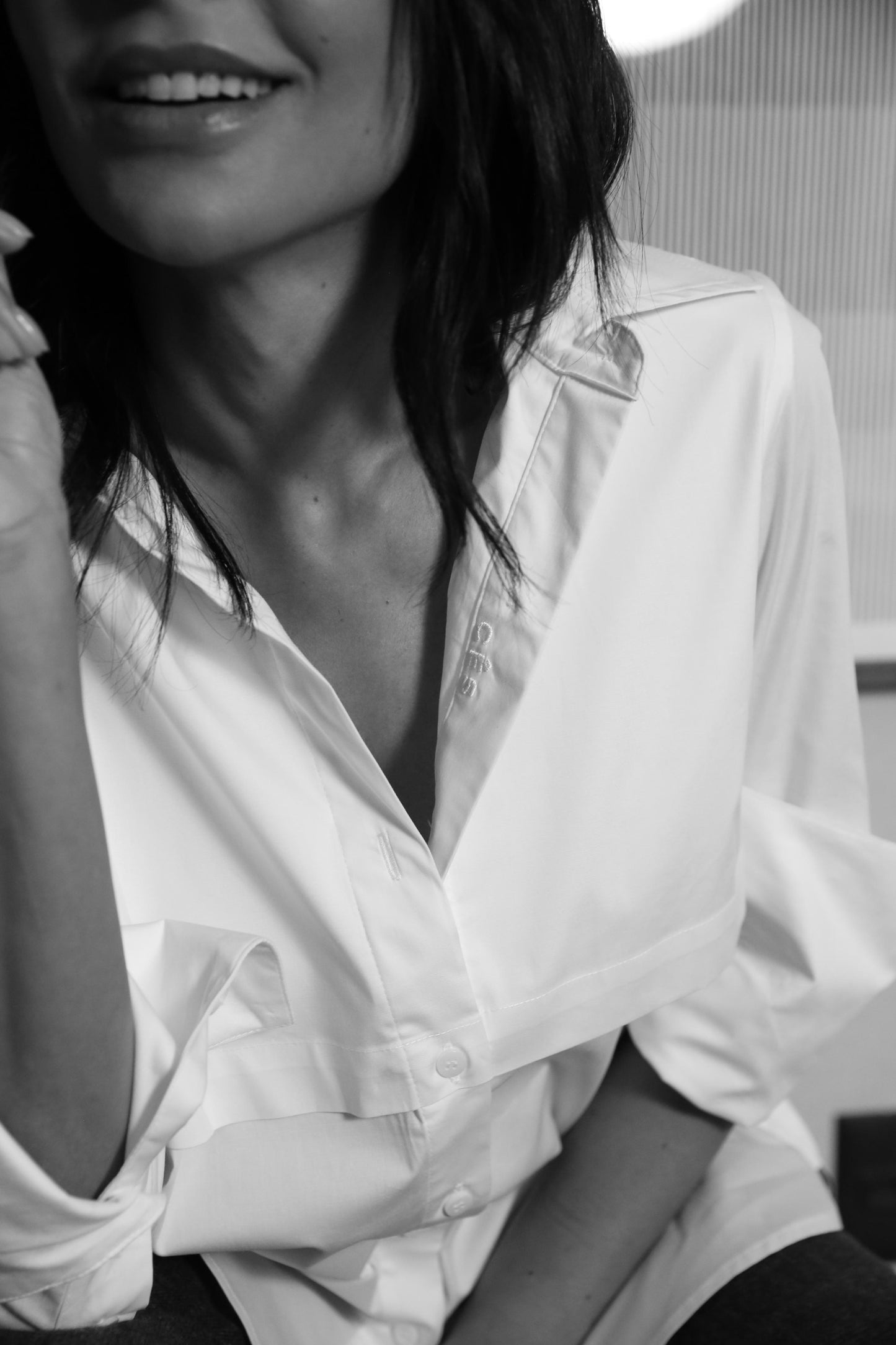 Camisa em tricoline com sobreposição