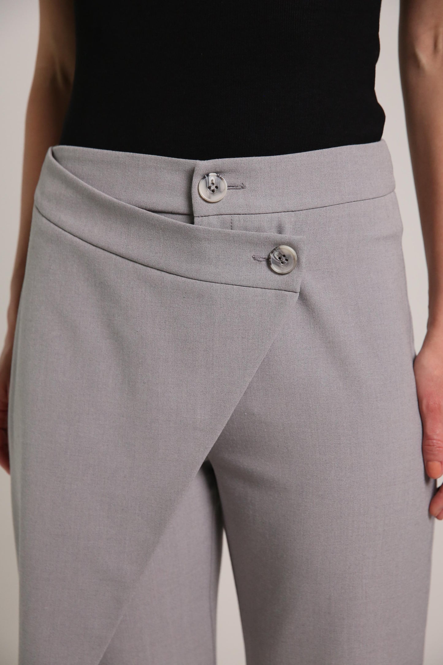 Calça transpassada alfaiataria