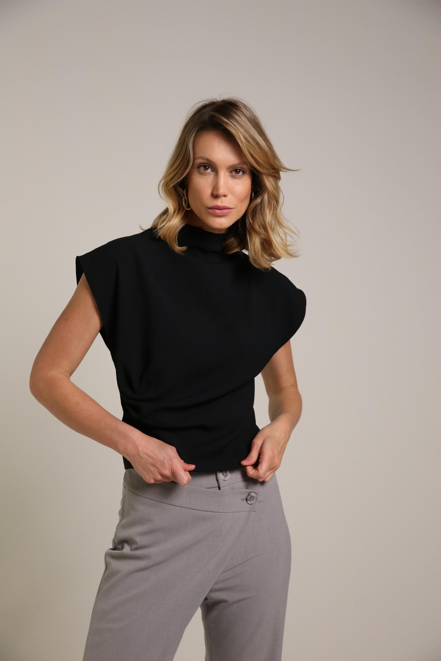 Blusa nó em crepe preto