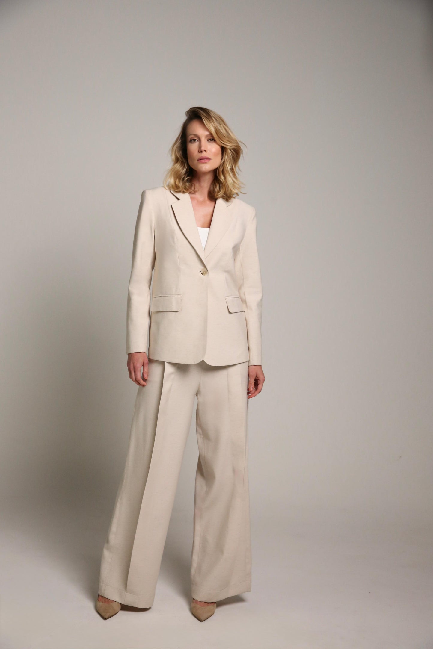 Blazer areia estruturado em alfaiataria