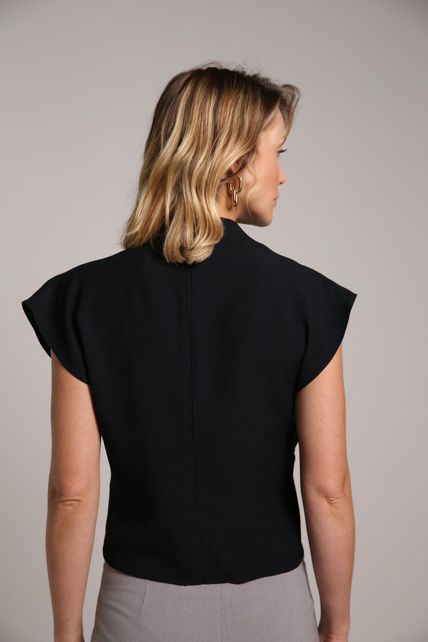 Blusa nó em crepe preto
