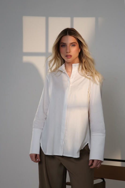 Camisa branca gola careca