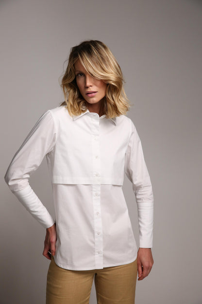 Camisa em tricoline com sobreposição
